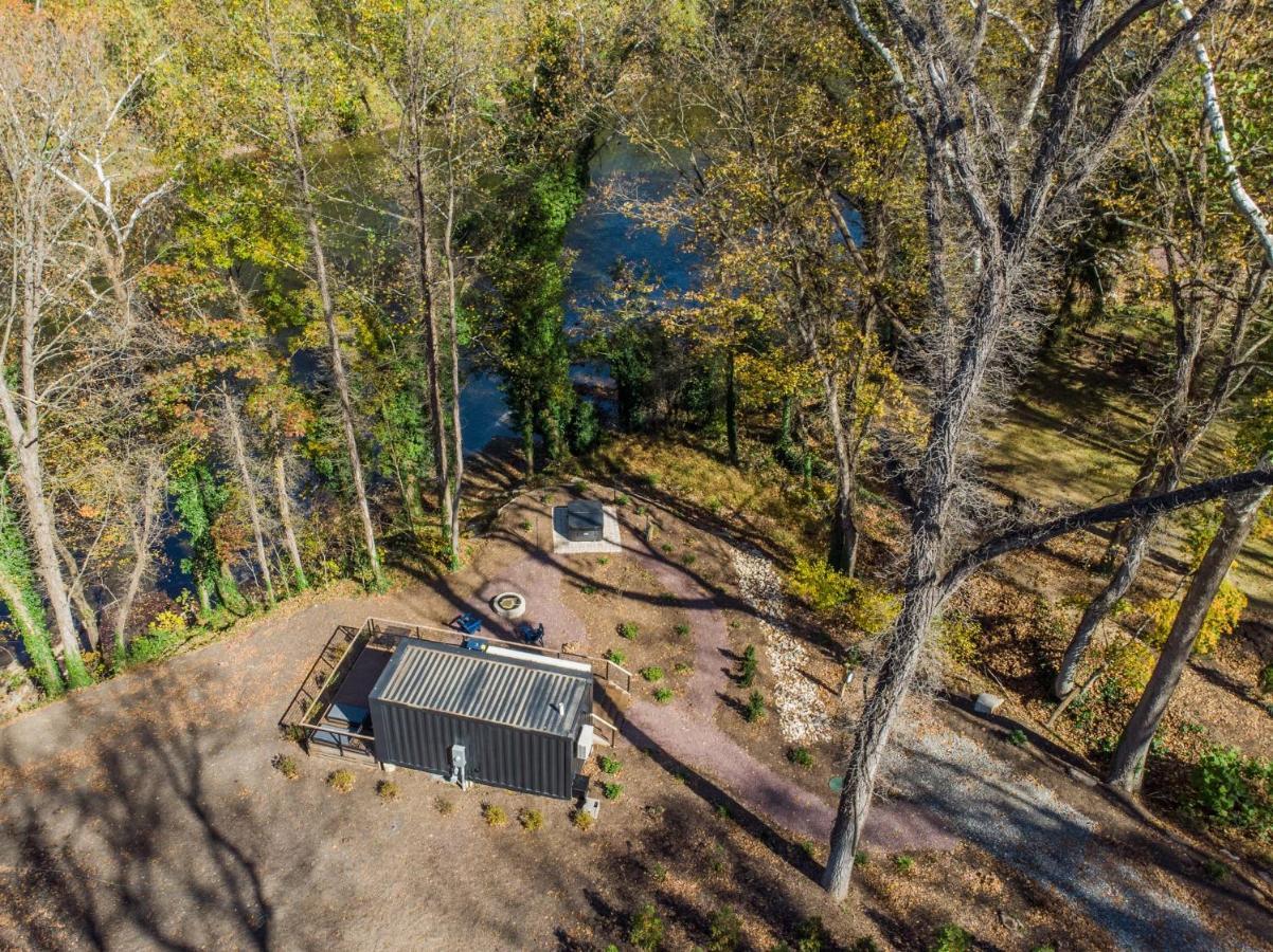 Riverside Tiny Cabin W Hot Tub, Fire Pit, & Kayaks Rileyville Экстерьер фото