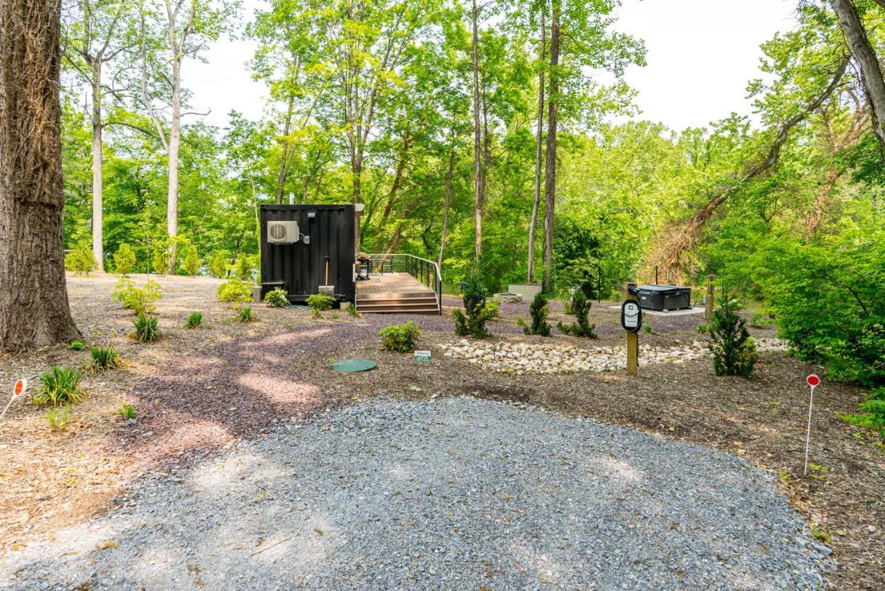 Riverside Tiny Cabin W Hot Tub, Fire Pit, & Kayaks Rileyville Экстерьер фото